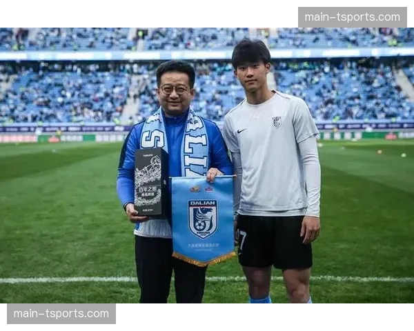 申花与大连英博转会博弈破裂，吕焯毅谢鹏飞互换方案搁浅